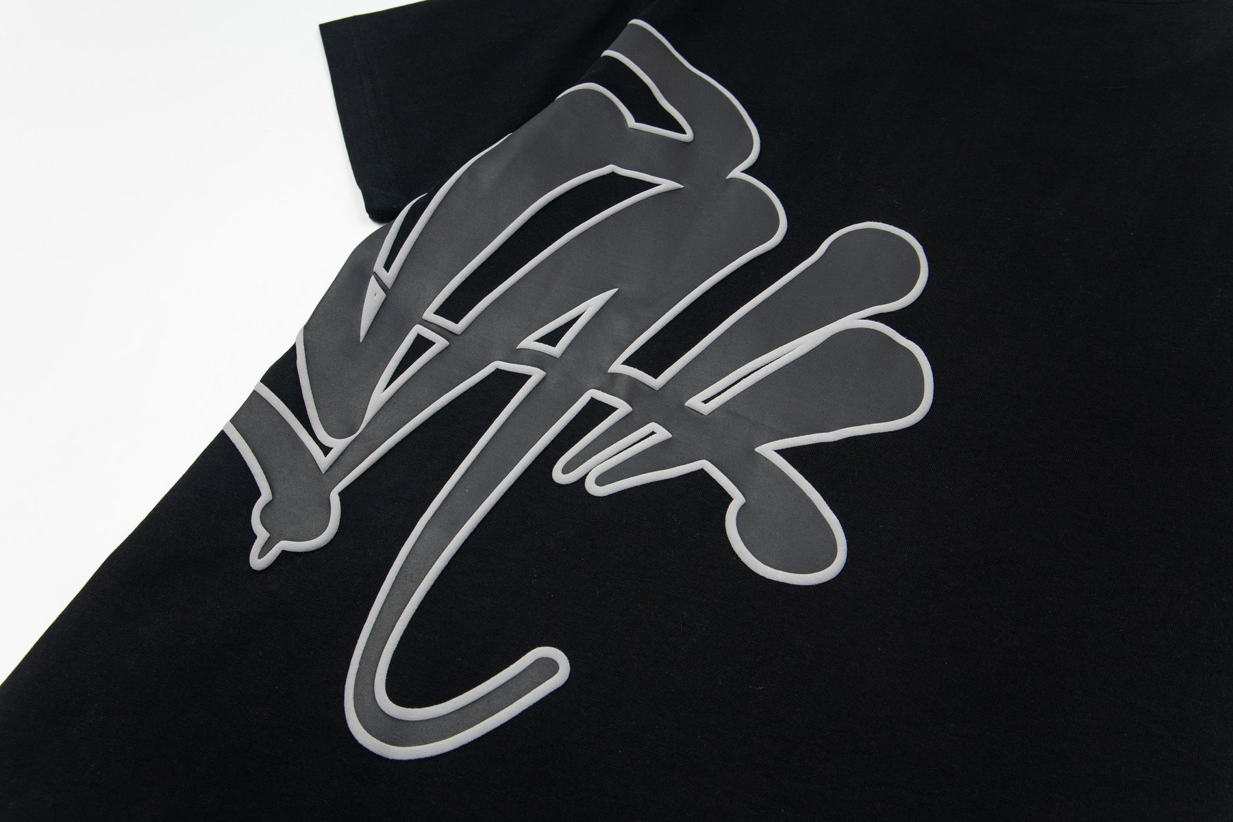 Camiseta Syna World - Preta/Grafite