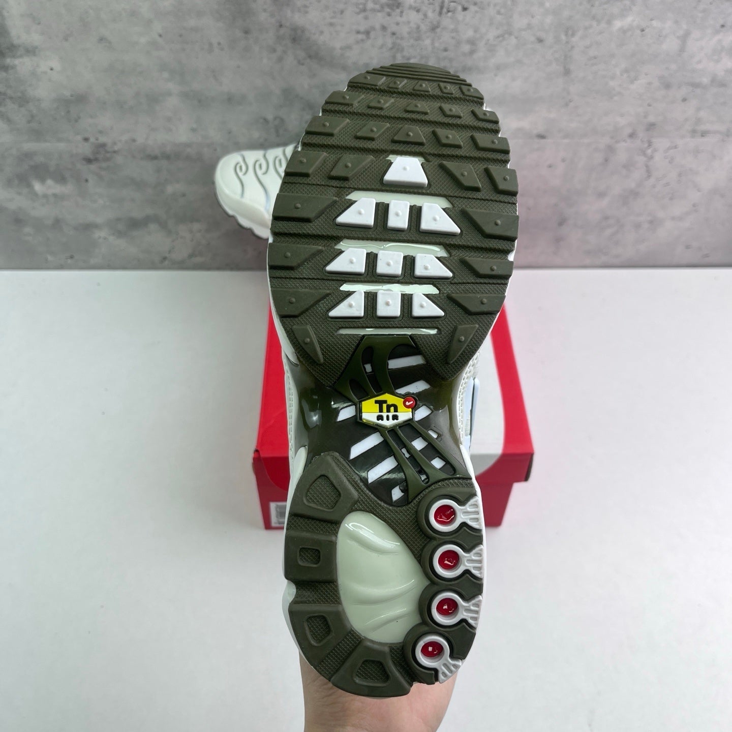 Air Max TN Plus Bone Olive