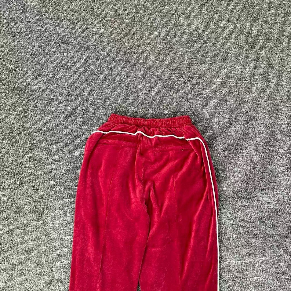 Calça Corteiz VVS Uptown Velour Track Vermelha