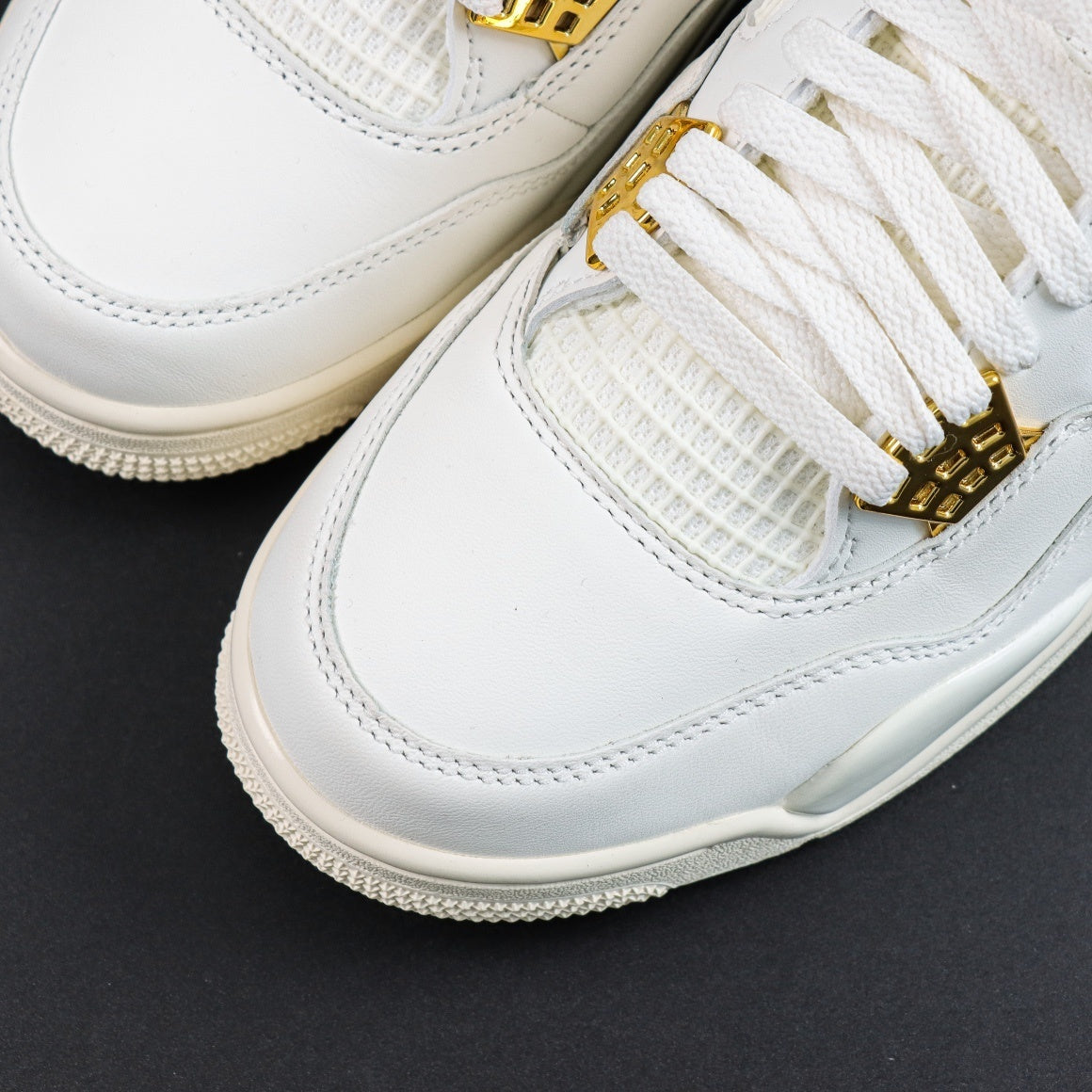 Air Jordan 4 Metallic Gold