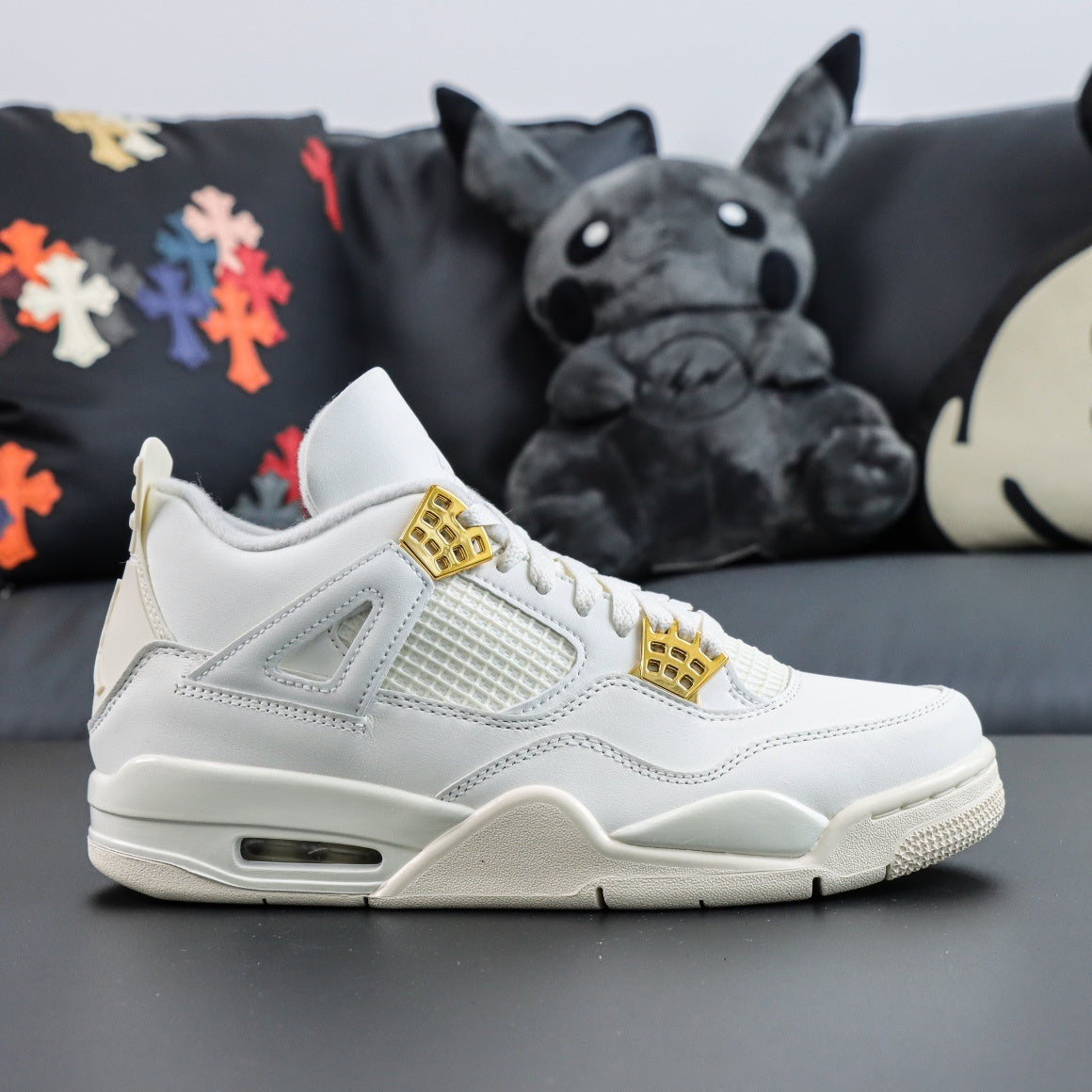 Air Jordan 4 Metallic Gold