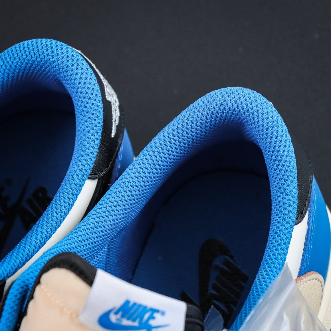 Air Jordan 1 Low x Travis Scott - Fragment Design