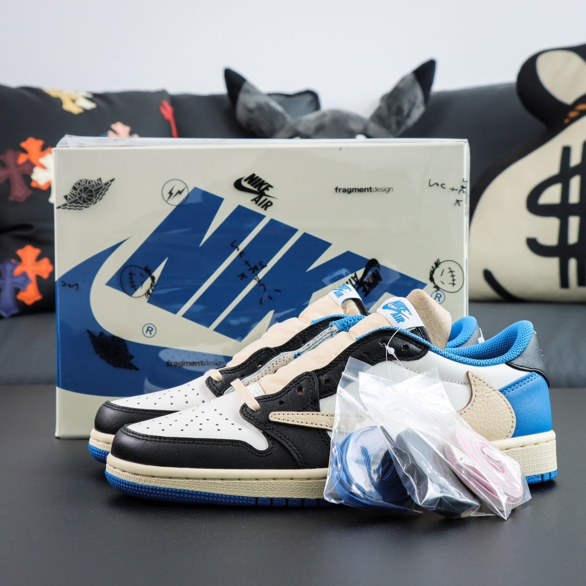 Air Jordan 1 Low x Travis Scott - Fragment Design